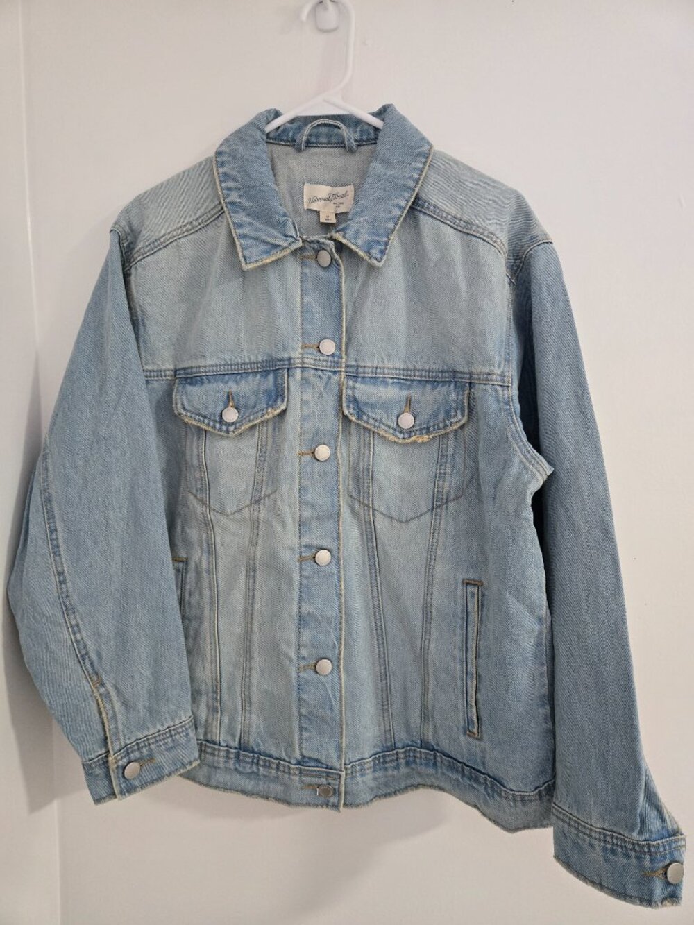 Universal Thread Women’s Oversized Denim Jacket Size M Light Wash 100% Cotton